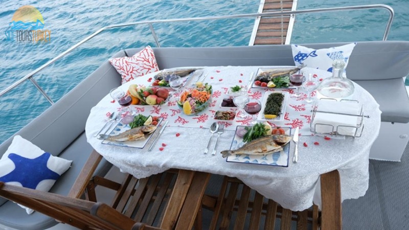 Private yacht charter in Side